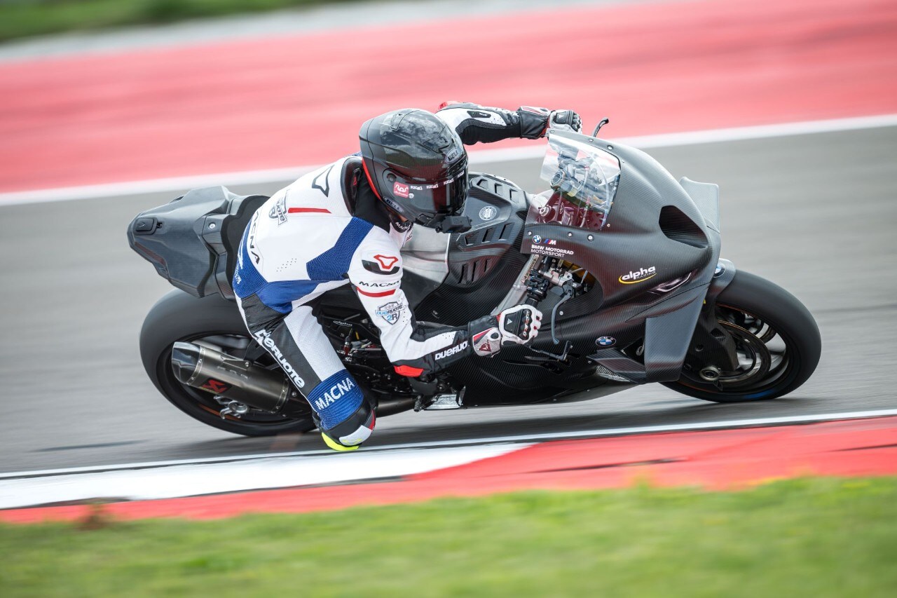 DueruoteTG #238 - Abbiamo guidato in pista la BMW che corre in SBK! 